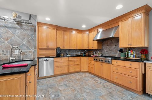 14 Knolls Dr, Jackson Twp NJ  08527-4209 exterior