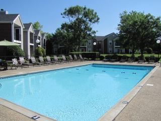 1700 Somerset Pl, Louisville KY  40220-3732 exterior