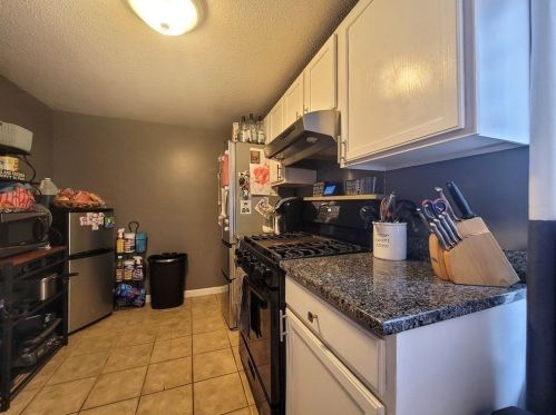 2 Barrett St, Fall River MA 02724-3302 exterior