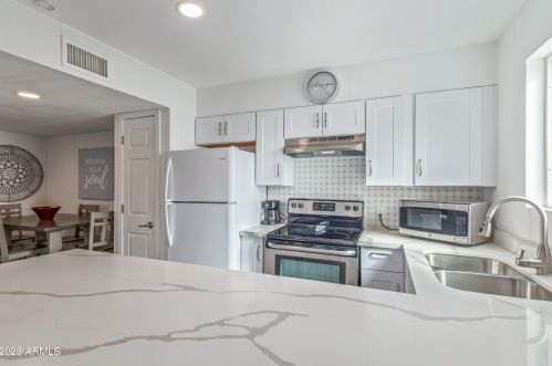 4731 Belleview St, Phoenix AZ  85008-5606 exterior