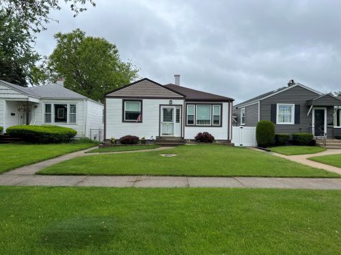 4132 Clinton Ave, Forest View, IL 60402-4338