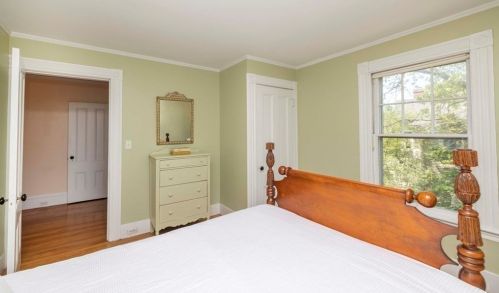 10 Hyde St, Newton MA 02461-1203 exterior