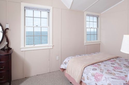 209 Manomet Point Rd, Plymouth MA 02360-1130 exterior