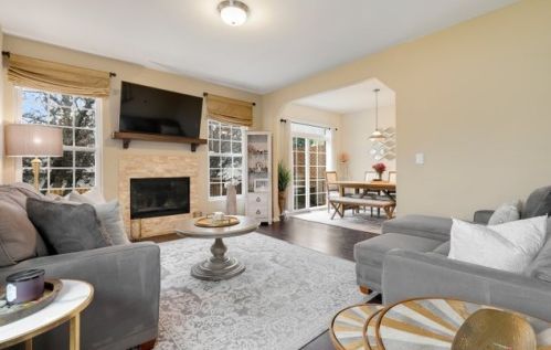 501 Goodwin Dr, Lemont IL 60440-2098 exterior