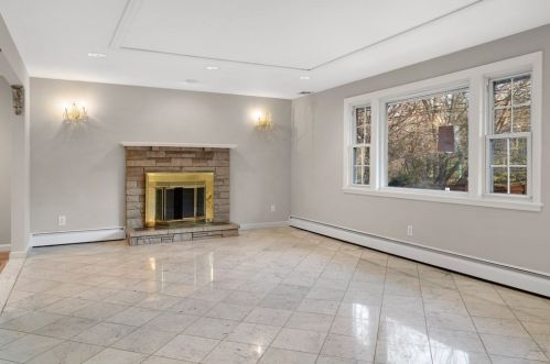 901 Randolph Ave, Milton MA 02186-3404 exterior