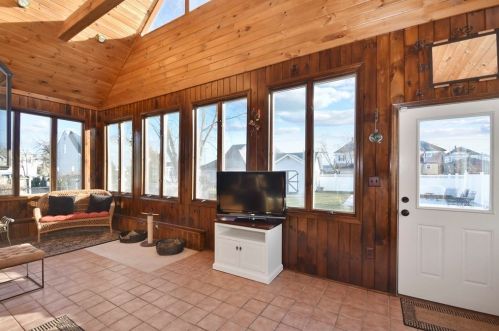 118 Sylvia St, New Bedford MA 02745-6136 exterior