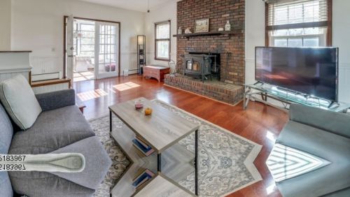 4 Pheasant Ln, Milford NJ  08848-1554 exterior