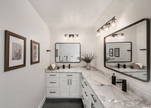 2447 Robidoux Rd, Sandy UT 84093-1129 exterior