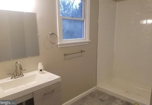 828 Sunrise Ave, West Deptford NJ 08096-4773 exterior