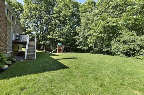 225 Sycamore Dr, Holden MA 01520-1152 exterior