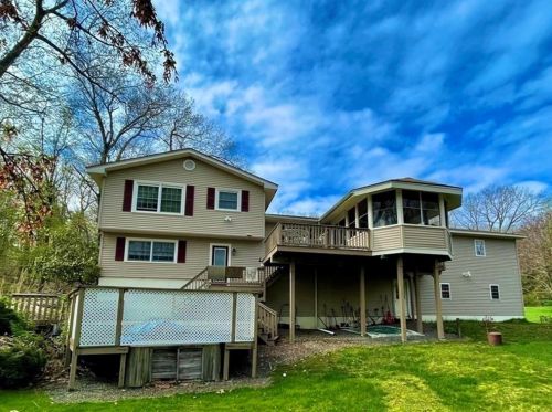 15 Nipmuc Rd, Worcester, MA 01612-1434