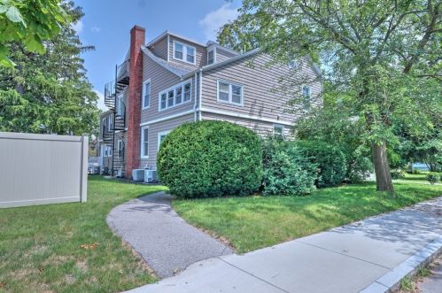 37 Walnut Pl, Newton MA 02460-1819 exterior