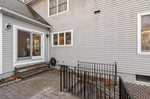 76 Lewis St, Newton MA 02458-1840 exterior