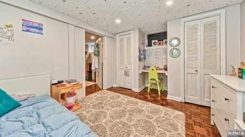 25 Catherine Ct, Skyline Lakes NJ  07456-1838 exterior