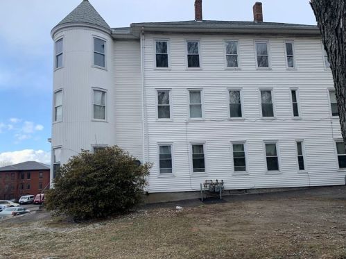 33 Vernon St, Worcester, MA 01610-1919