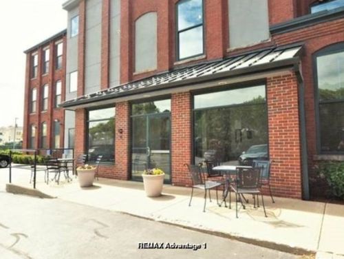 1 Envelope Ter, Worcester MA 01604-3664 exterior