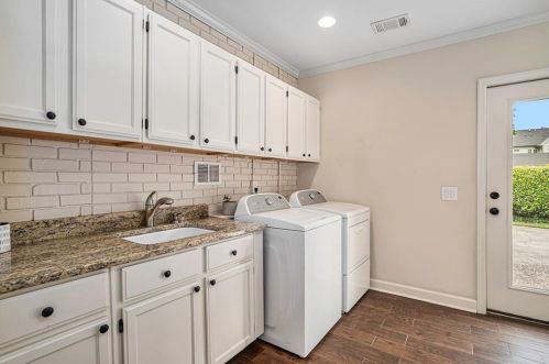 230 Broadland Rd, Atlanta GA 30327-3216 exterior