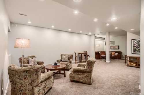 27 Glenmoor Dr, Englewood CO 80113-7115 exterior