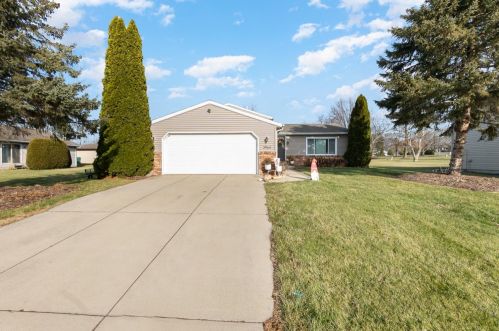 3964 Kingsway Dr, Crown Point IN 46307-8944 exterior