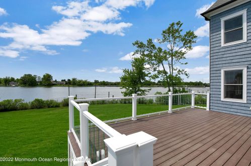 56 Rivers Edge Dr, Little Silver NJ 07739-1706 exterior