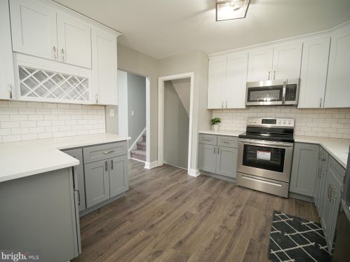 145 Crown Point Rd, West Deptford NJ  08093-1131 exterior