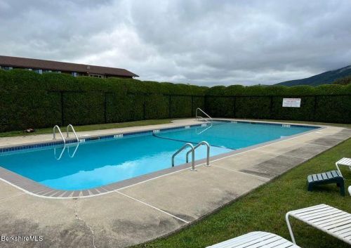 189 Stratton Rd, Williamstown MA 01267-2961 exterior