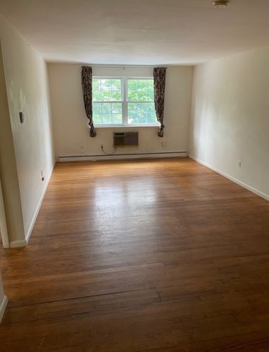 12 Colonial Village Dr, Arlington MA 02474-3909 exterior