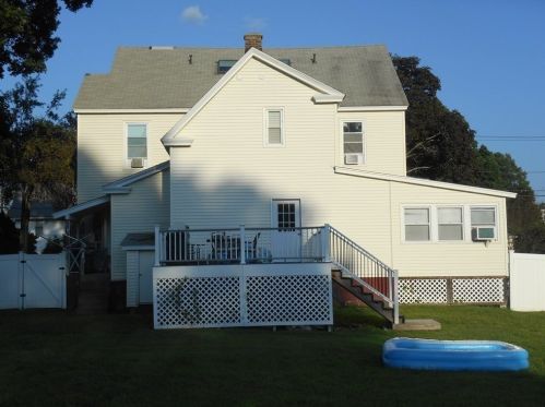 49 Pleasant St, Montgomery MA 01085-3736 exterior