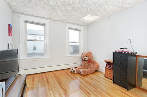 31 Benedict Rd, Worcester MA 01604-1814 exterior