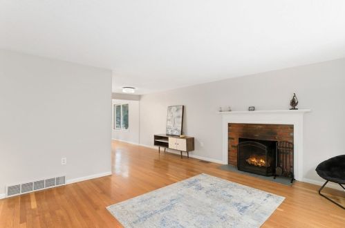 347 Prospect St, Hingham MA 02061-1140 exterior