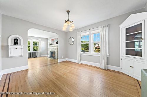 182 Pinckney Rd, Little Silver NJ 07739-1015 exterior