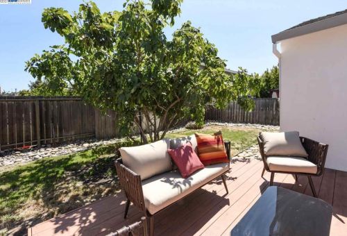 1928 Trombas Ave, San Leandro CA 94577-6127 exterior