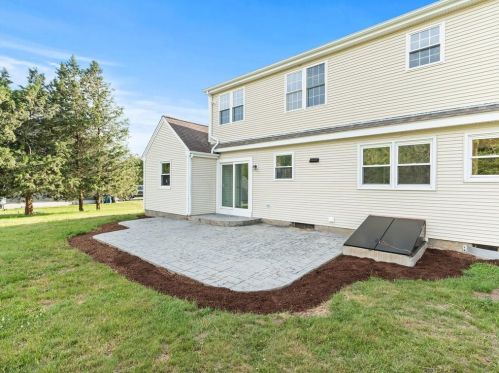 39 Riv St, Seekonk MA 02771-4706 exterior