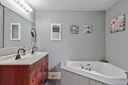 540 Royalston Rd, Royalston MA 01331-9401 exterior