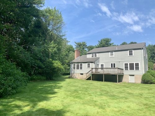 33 Canterbury Ln, Needham MA  02492-3201 exterior