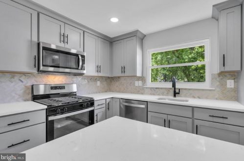 23 Wellington Pl, Burlington NJ  08016-3329 exterior