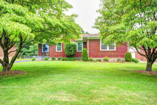 2209 Paris Dr, Louisville, KY 40218-1364