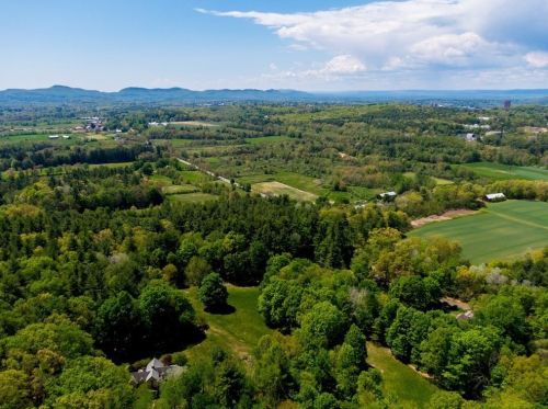 137 Shutesbury Rd, Amherst, MA 01002-1264