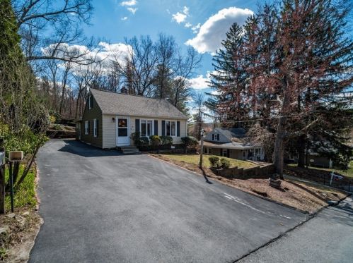 12 Candlewood St, Worcester MA 01602-2804 exterior