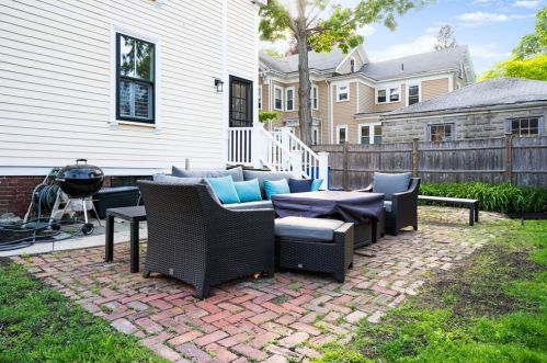 9 Pelham Ter, Arlington MA  02476-6403 exterior