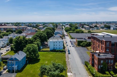 18 Mott St, New Bedford MA 02744-2307 exterior