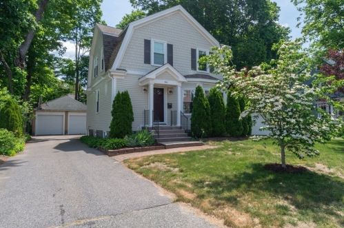 86 Lincoln St, Needham, MA 02492-2926