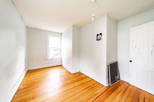 11 Sycamore St, Montgomery MA 01085-3215 exterior