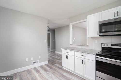 4 Willowwood Ct, Columbus NJ  08022-1025 exterior