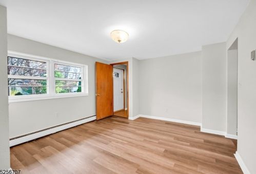 35 Smokey Ridge Rd, Skyline Lakes, NJ 07456-1901