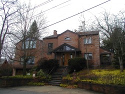 15 Oakvale Rd, Newton, MA 02468-1126