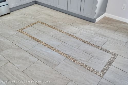 18 Oklahoma Dr, Jackson Twp NJ  08527-1502 exterior