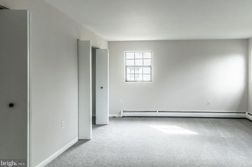 1476 Crown Pt Rd, West Deptford NJ 08093-1712 exterior