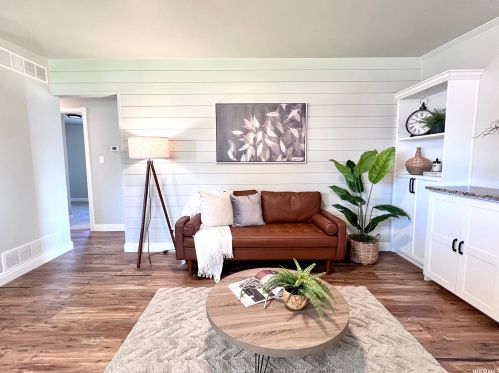 10227 Zinnia Way, Sandy UT 84094-4459 exterior