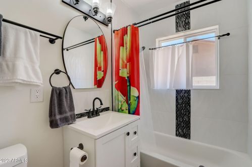 1701 Clarendon Ave, Phoenix AZ 85018-5209 exterior